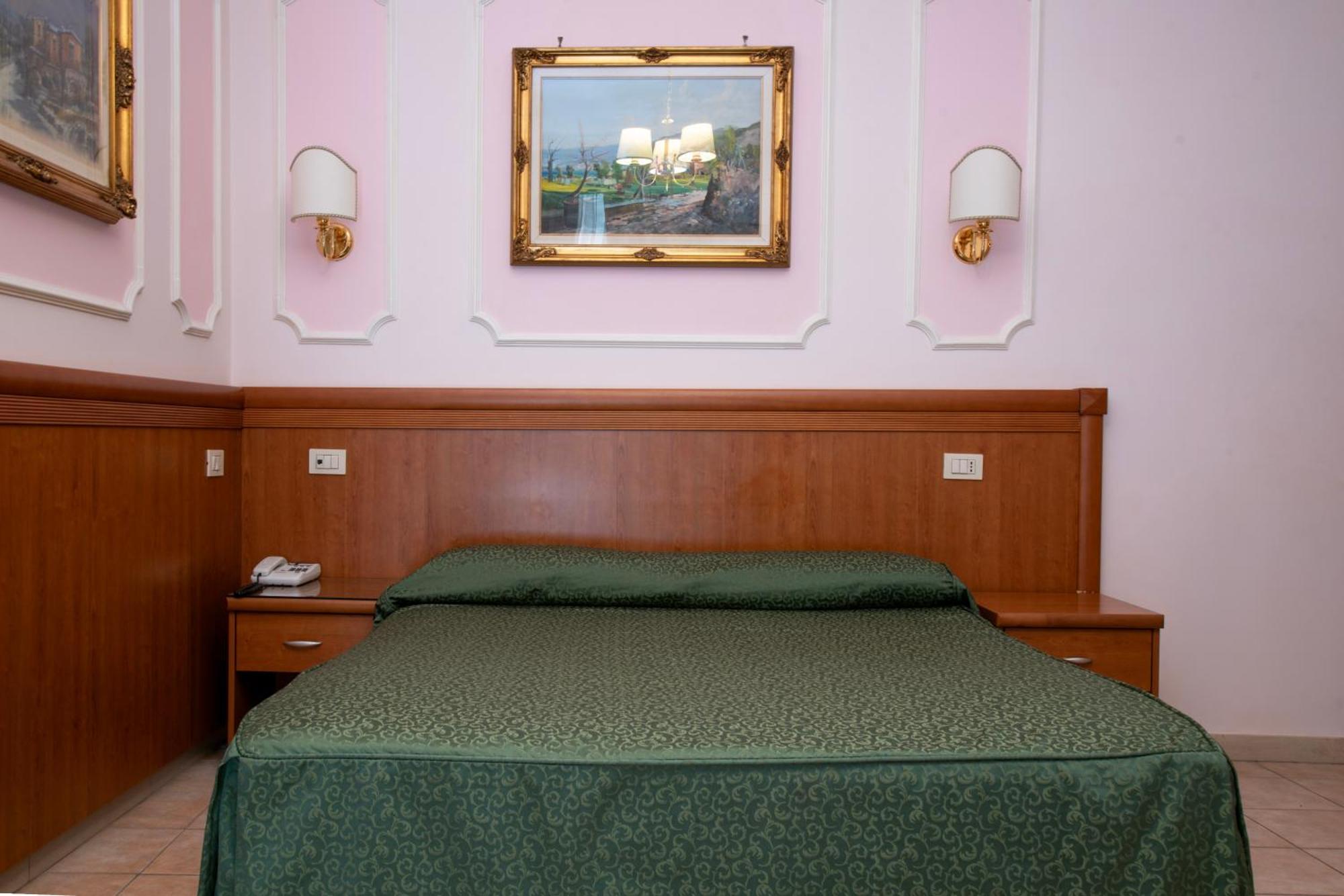 Hotel Philia Roma Esterno foto